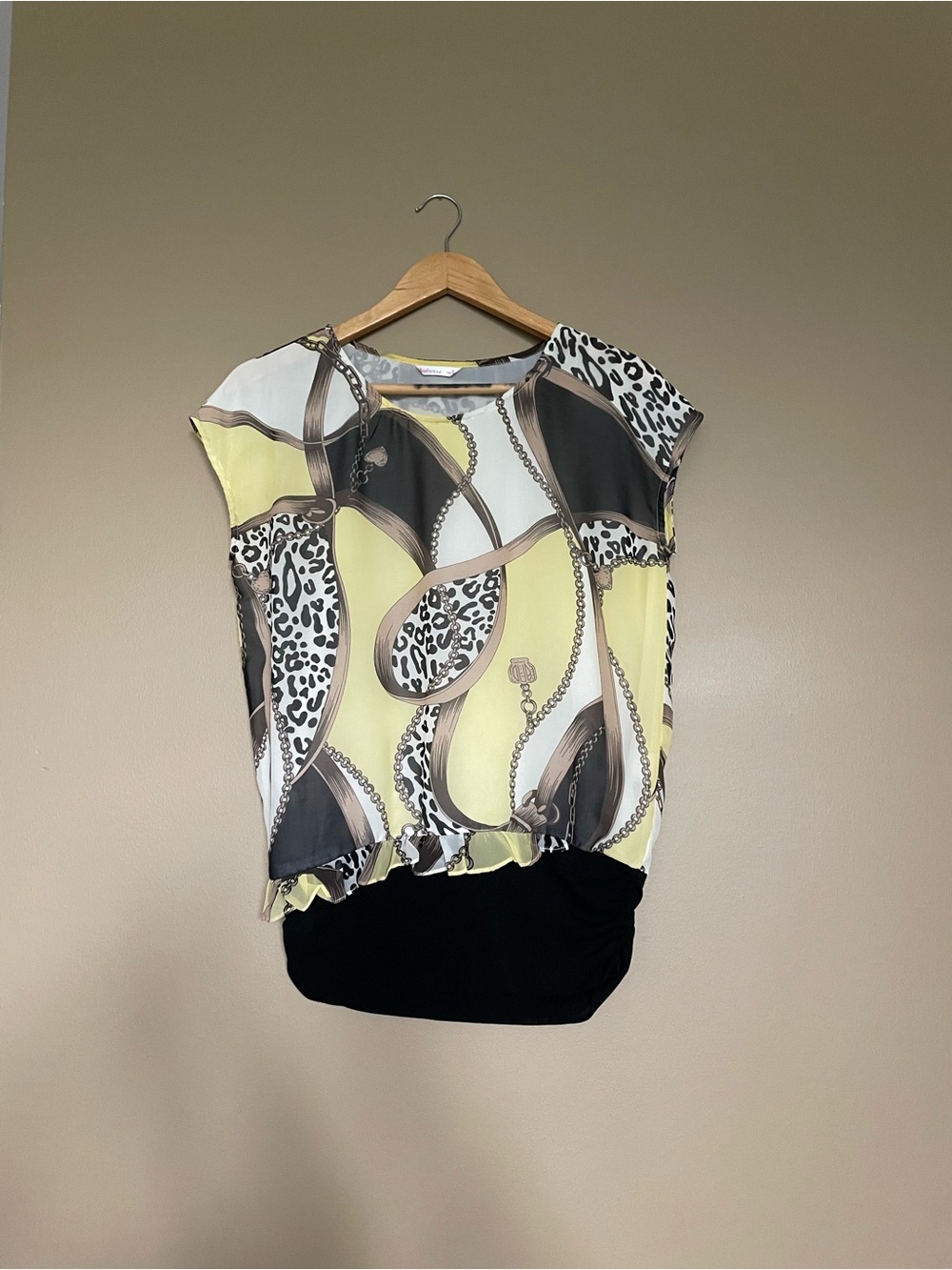 Yellow & Black Chain-Print Cap-Sleeve Blouse